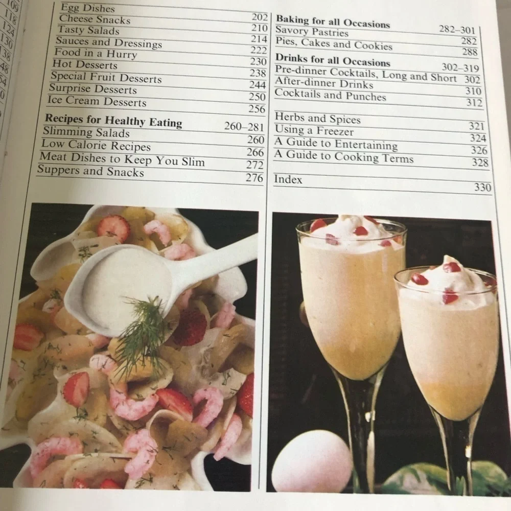 VTG The Best Of Cooking 600 Recipes & Photographs Cookbook 336 PP Hardcover
